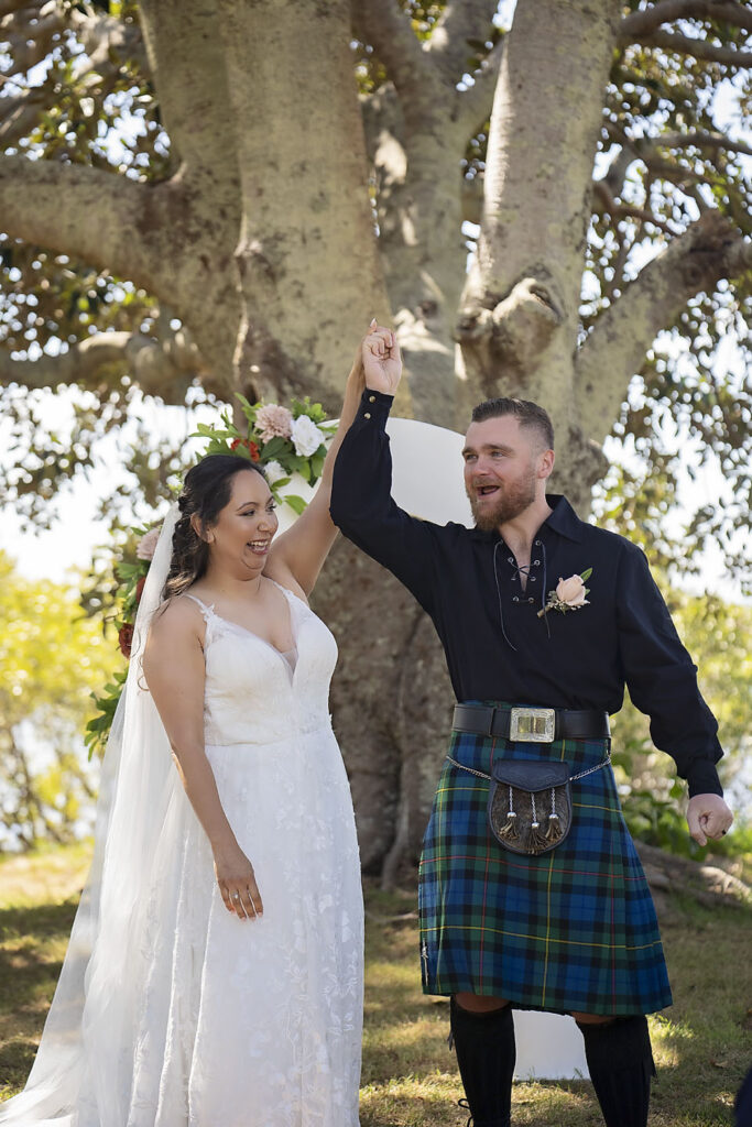 affordable wedding with elope brisbane in redlands coast park