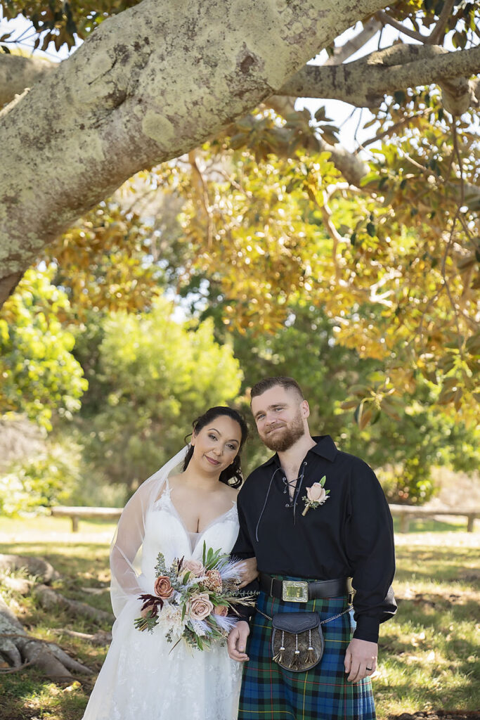 affordable wedding with elope brisbane in redlands coast park